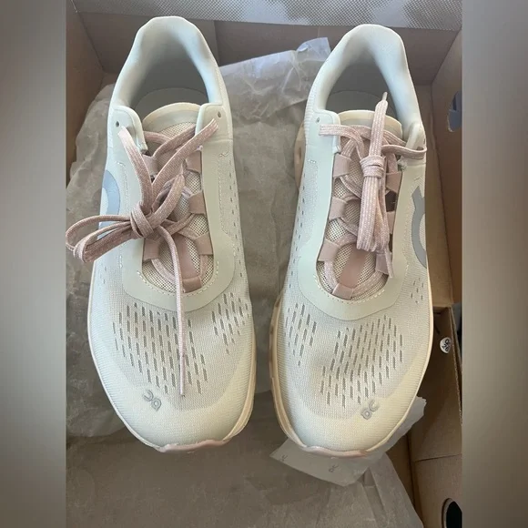 NIB On Cloudmonster Running Shoe Moon / Fawn Women Size 10 - Picture 3 of 7